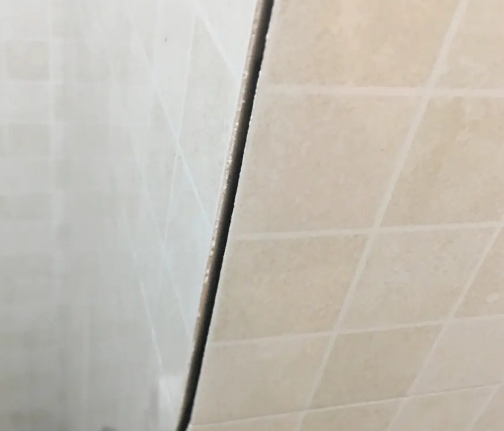 南沙瓷砖空鼓维修公司分享阳台瓷砖脱落的修复过程可以分为以下几个步骤